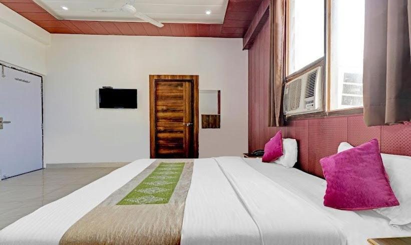 Hotel P.S. Villa Агра Экстерьер фото